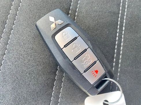 Used 2024 Mitsubishi Outlander SE Black Edition image 24