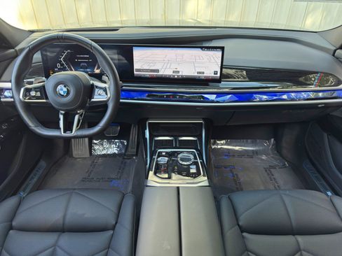 Used 2025 BMW 740i w/ Premium Package RWD image 13
