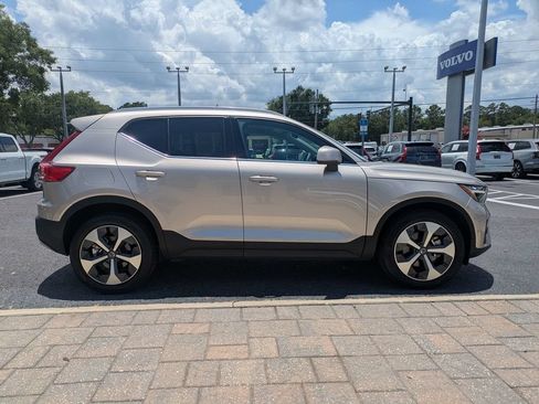 Used 2023 Volvo XC40 B5 Plus w/ Protection Package Premier AWD/4WD image 7