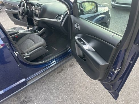 Used 2017 Dodge Journey SXT w/ Comfort/Convenience Group image 29