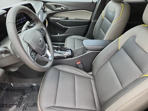 New 2026 Chevrolet Trax ACTIV w/ Sunroof Package FWD image 7