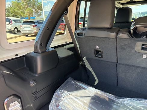 New 2025 Jeep Wrangler Unlimited Sahara AWD/4WD image 47