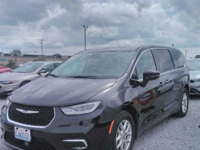 Used 2023 Chrysler Pacifica Touring-L