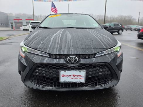 Used 2021 Toyota Corolla LE image 2