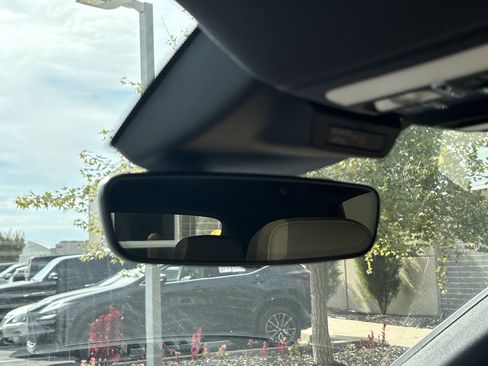 Used 2024 Porsche Macan image 27