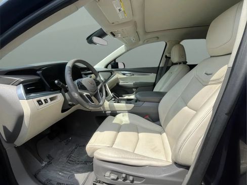 Used 2017 Cadillac XT5 Luxury w/ Driver Awareness Package FWD image 10