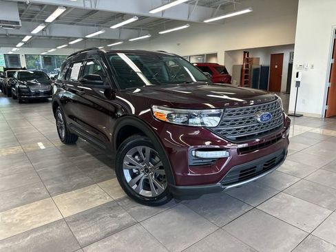 Used 2022 Ford Explorer XLT w/ Equipment Group 202A AWD/4WD image 1