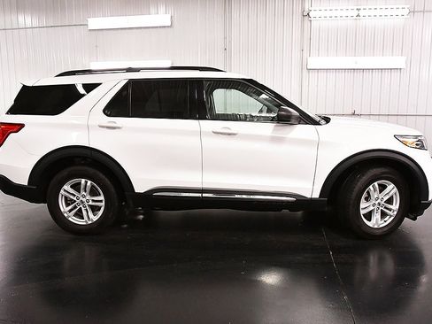 Used 2023 Ford Explorer XLT w/ Equipment Group 202A image 8