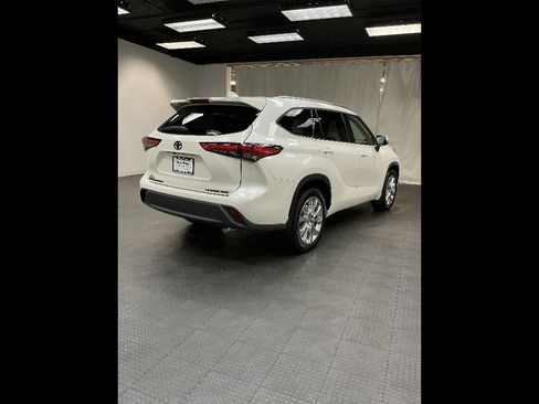 Used 2021 Toyota Highlander Limited image 5