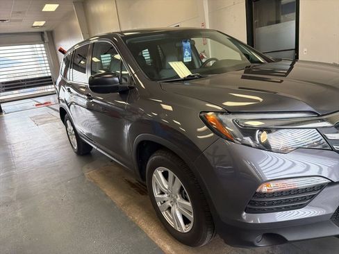 Used 2017 Honda Pilot LX image 1
