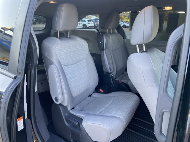 Used 2022 Toyota Sienna LE FWD image 14
