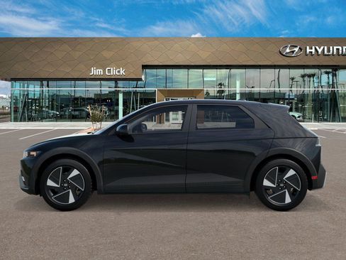 New 2025 Hyundai Ioniq 5 SE image 3