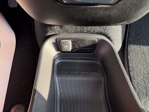 New 2027 Chrysler Pacifica Select AWD/4WD image 26