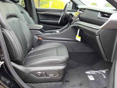 New 2025 Jeep Grand Cherokee Limited w/ Black Appearance Package image 7