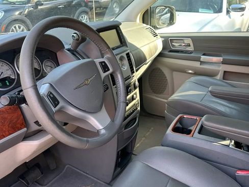 Used 2008 Chrysler Town & Country Touring FWD image 8