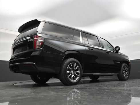 Used 2024 Chevrolet Suburban LS RWD image 24
