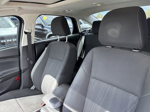 Used 2016 Ford Focus SE w/ SE Sport Package image 12