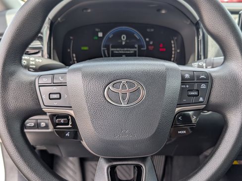 Used 2026 Toyota Camry LE FWD image 18