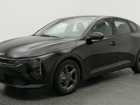 Used 2025 Kia K4 LXS FWD image 3