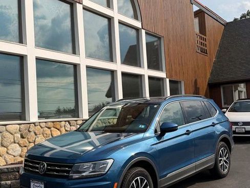 Used 2020 Volkswagen Tiguan SE w/ Panoramic Sunroof Package image 30