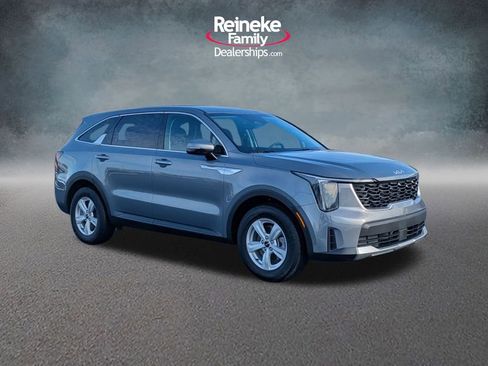 Used 2025 Kia Sorento LX image 3