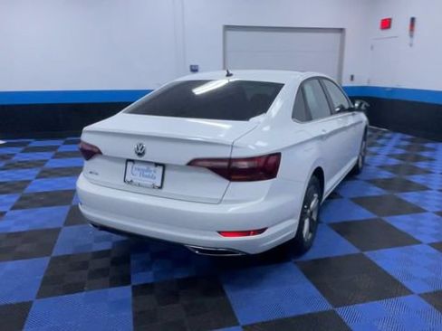 Used 2019 Volkswagen Jetta R-Line w/ R-Line Cold Weather Package FWD image 8