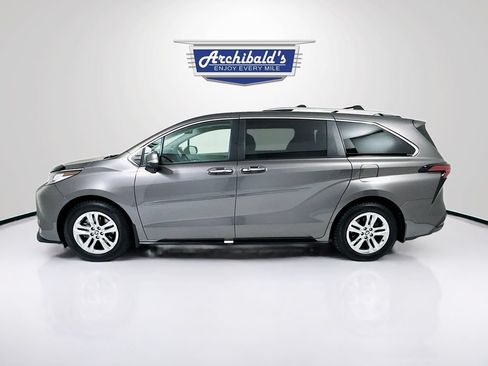 Used 2024 Toyota Sienna Limited AWD/4WD image 4