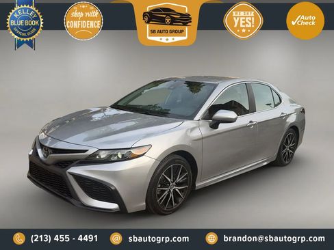 Used 2023 Toyota Camry SE FWD image 2