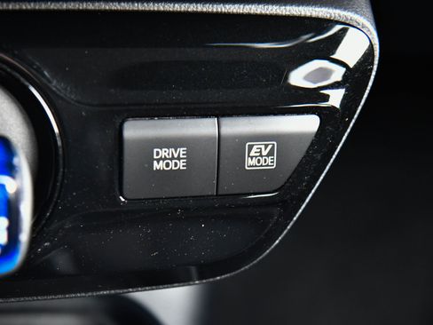 Used 2021 Toyota Prius LE image 22