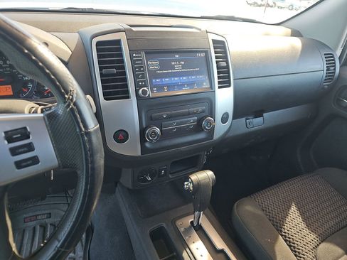 Used 2019 Nissan Frontier SV image 14