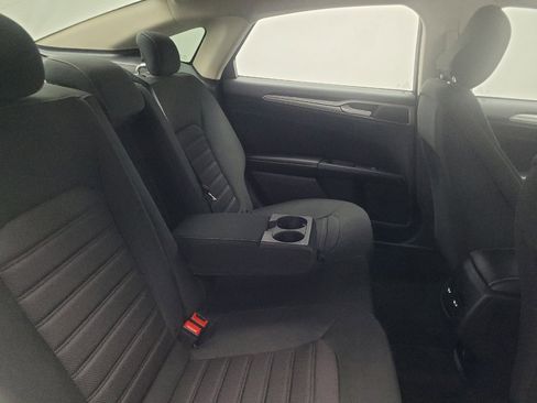 Used 2020 Ford Fusion SE FWD image 19