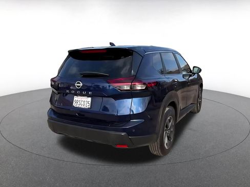 Used 2025 Nissan Rogue SV FWD image 14