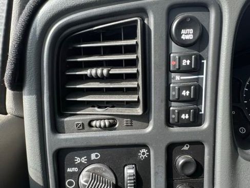 Used 2006 Chevrolet Avalanche LT AWD/4WD image 17