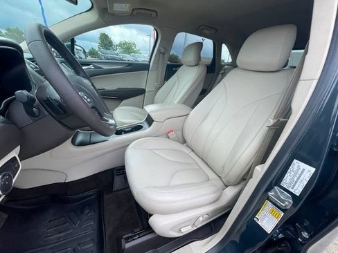 Used 2019 Lincoln MKC Premiere FWD image 11