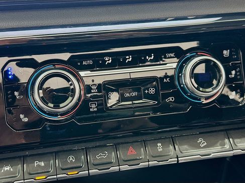 Used 2024 GMC Sierra 1500 AT4 w/ Technology Package image 16