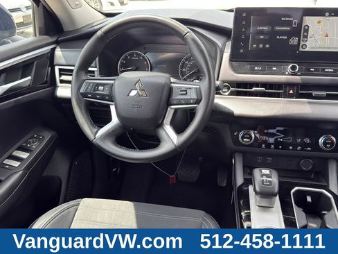 Used 2025 Mitsubishi Outlander SE FWD image 26