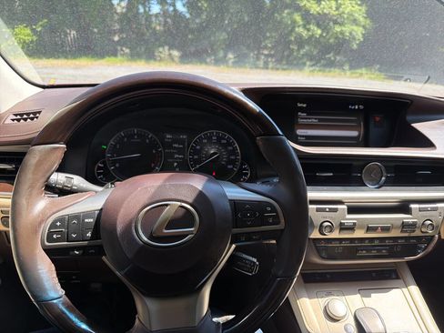 Used 2018 Lexus ES 350 w/ Premier Package FWD image 32