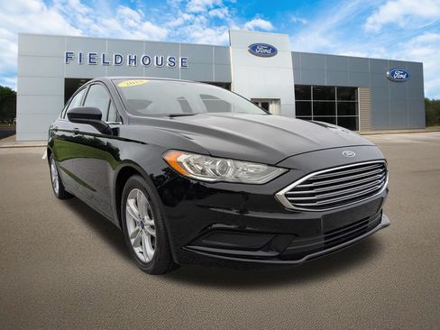 Used 2018 Ford Fusion SE w/ Fusion SE Technology Package FWD image 3