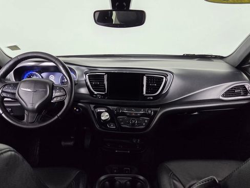 Used 2018 Chrysler Pacifica Touring-L Plus w/ S Appearance Package FWD image 38