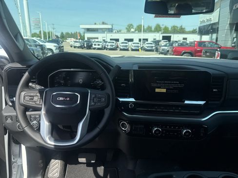 New 2026 GMC Sierra 2500 SLT AWD/4WD image 16