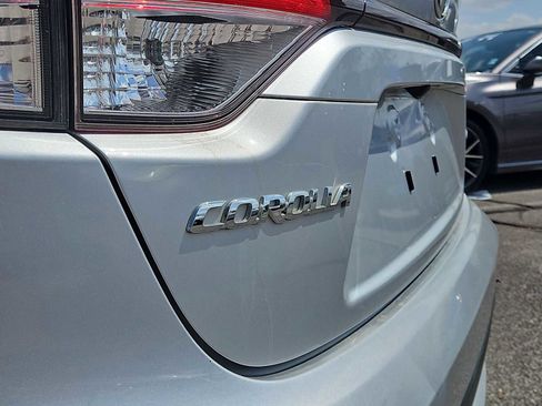 Used 2021 Toyota Corolla LE w/ LE Convenience Package image 12