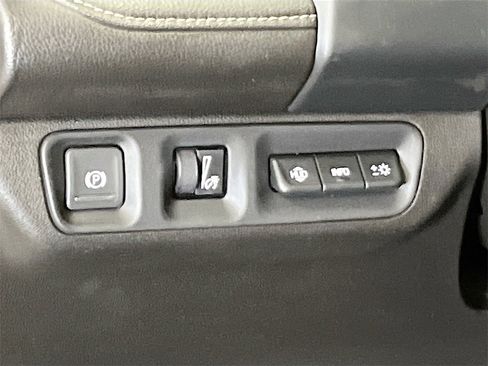 Used 2022 GMC Acadia Denali w/ Denali Ultimate Package image 10