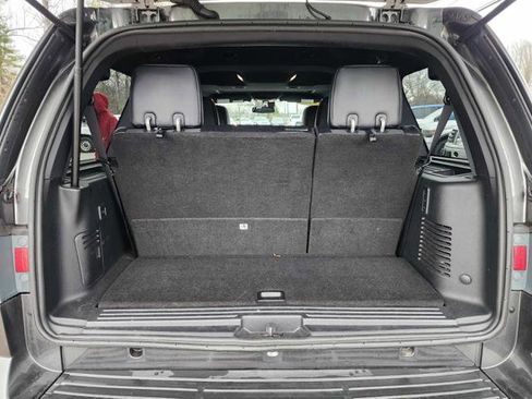Used 2017 Lincoln Navigator Select image 16