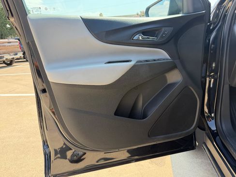 Used 2023 Chevrolet Equinox LS w/ LS Convenience Package FWD image 19