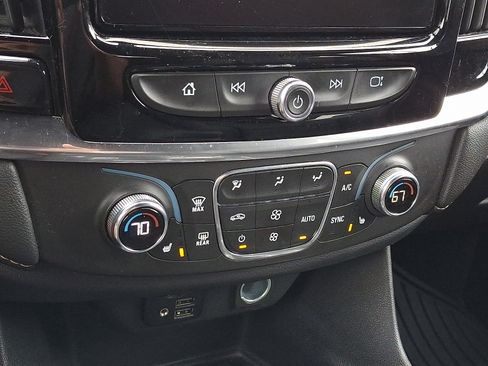 Used 2023 Chevrolet Traverse LT w/ LT Premium Package image 22