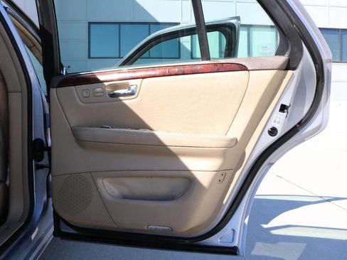 Used 2006 Cadillac DTS Performance image 37