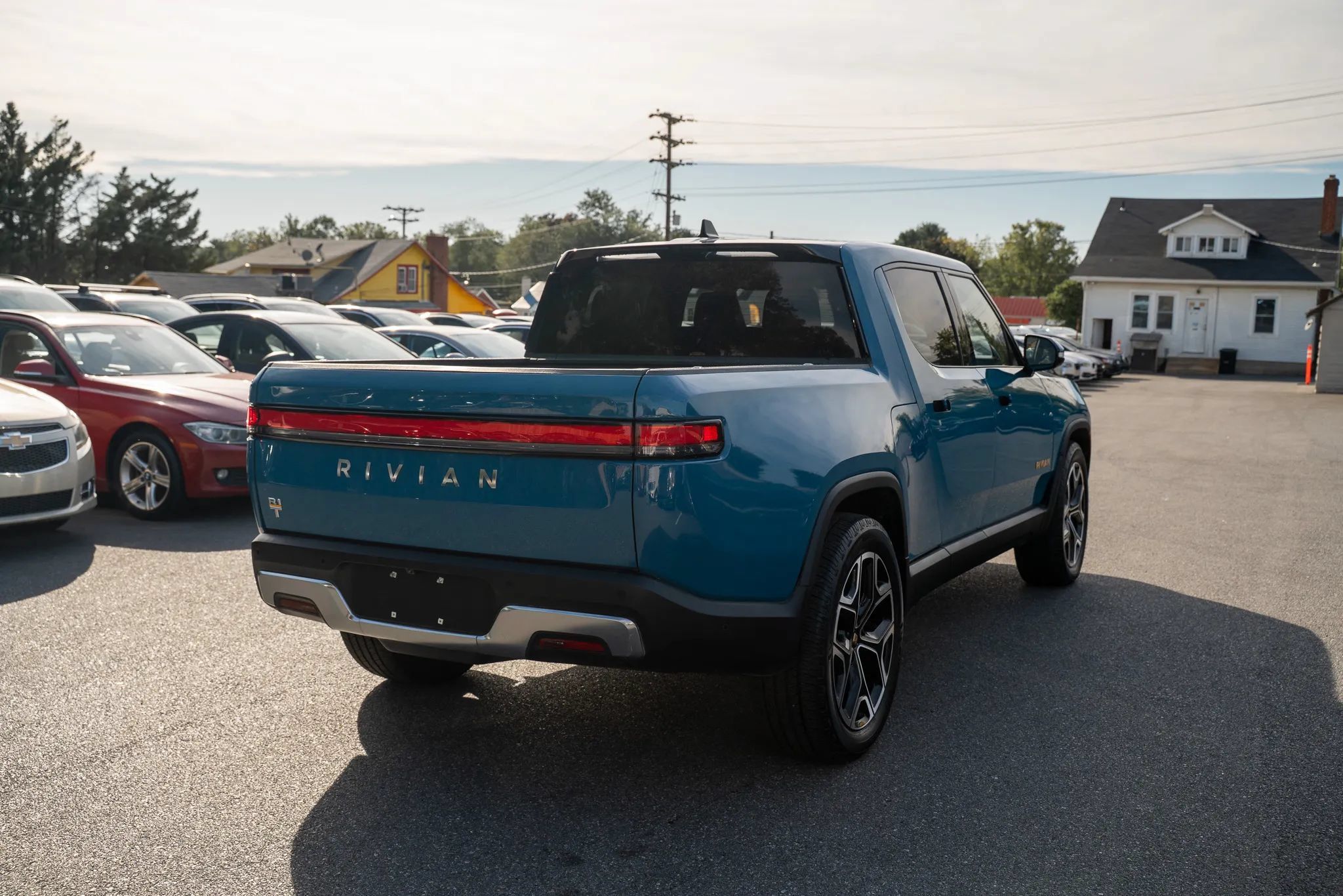Used 2022 Rivian R1T Adventure AWD/4WD image 3