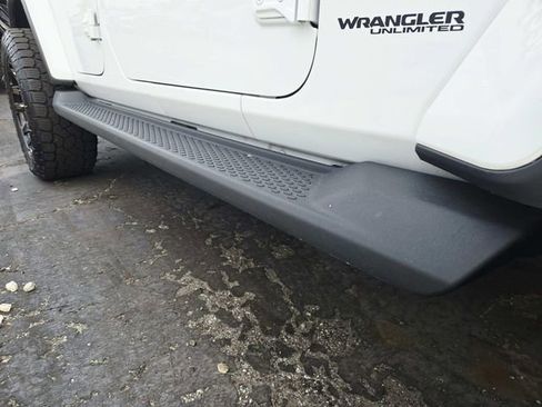 Used 2020 Jeep Wrangler Unlimited Sahara AWD/4WD image 15