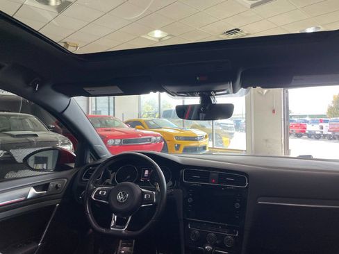 Used 2020 Volkswagen GTI SE image 28