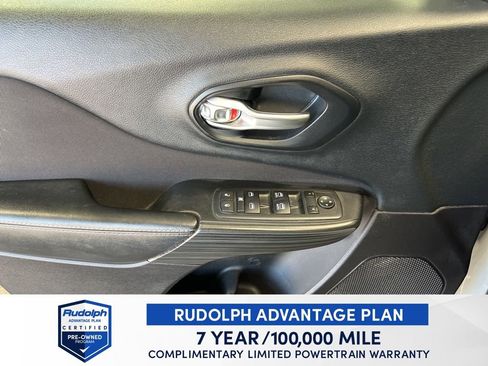 Used 2016 Jeep Cherokee Latitude image 11